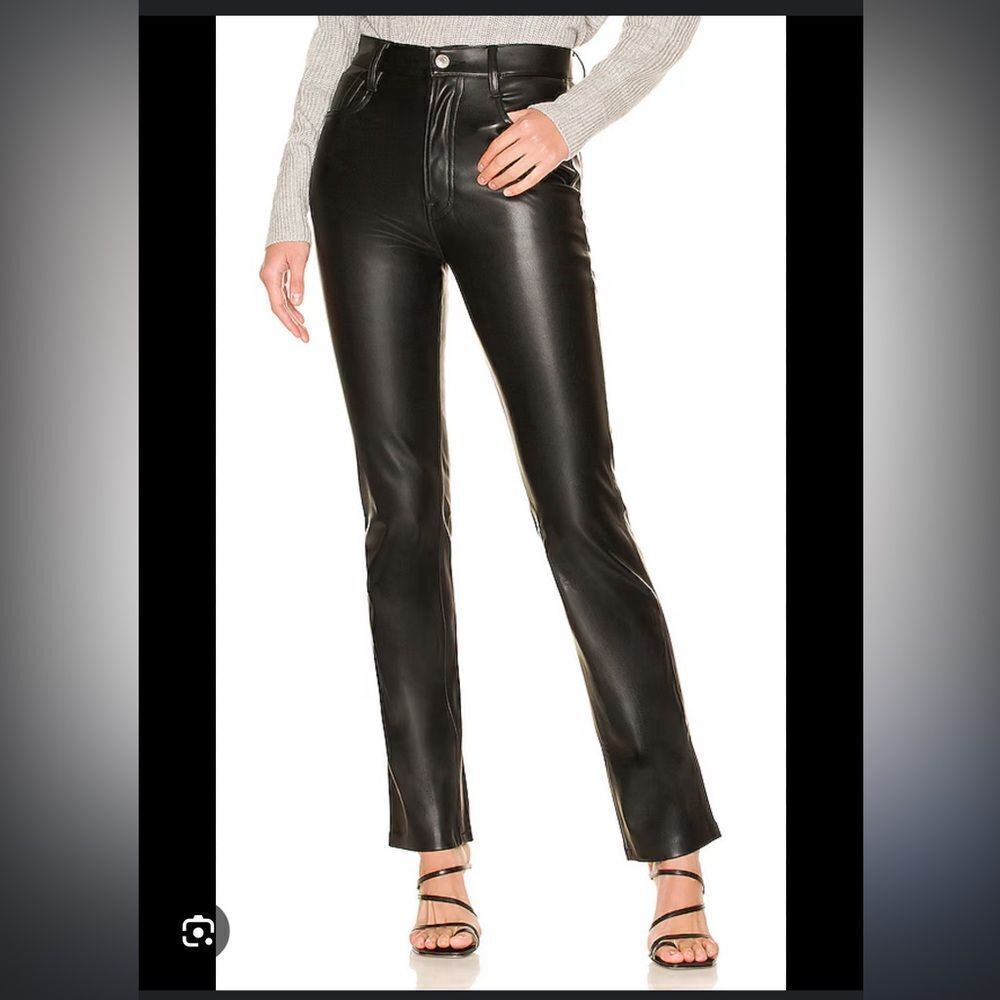 Faux Leather Easy Slim in Black
7 For All Mankind